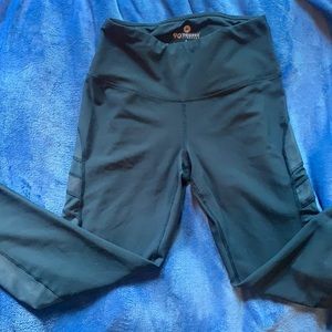 Calf length high waisted leggings